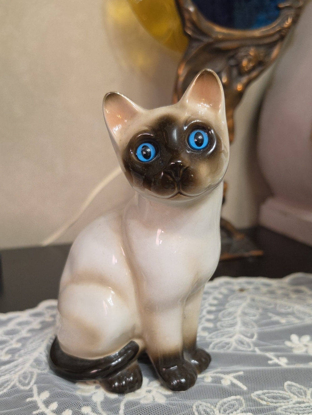 Vtg Ceramic Siamese Cat Figurine - Blue-Eyed White and Brown